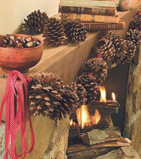 ideas y trucos para decorar la casa bricolaje : Decoración de Navidad con Piñas guirnalda adornar chimeneas Decoración de Navidad con Piñas