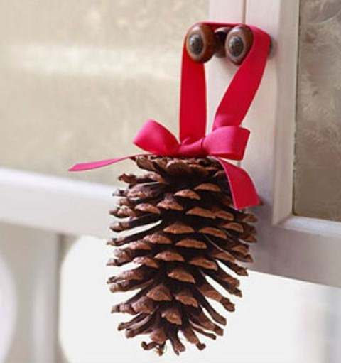ideas y trucos para decorar la casa bricolaje : Decoración de Navidad con Piñas pina cinta color Decoración de Navidad con Piñas